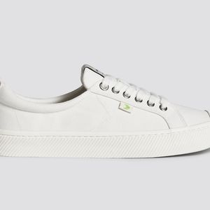 Cariuma OCA Low Off-White Sneaker 6.5
